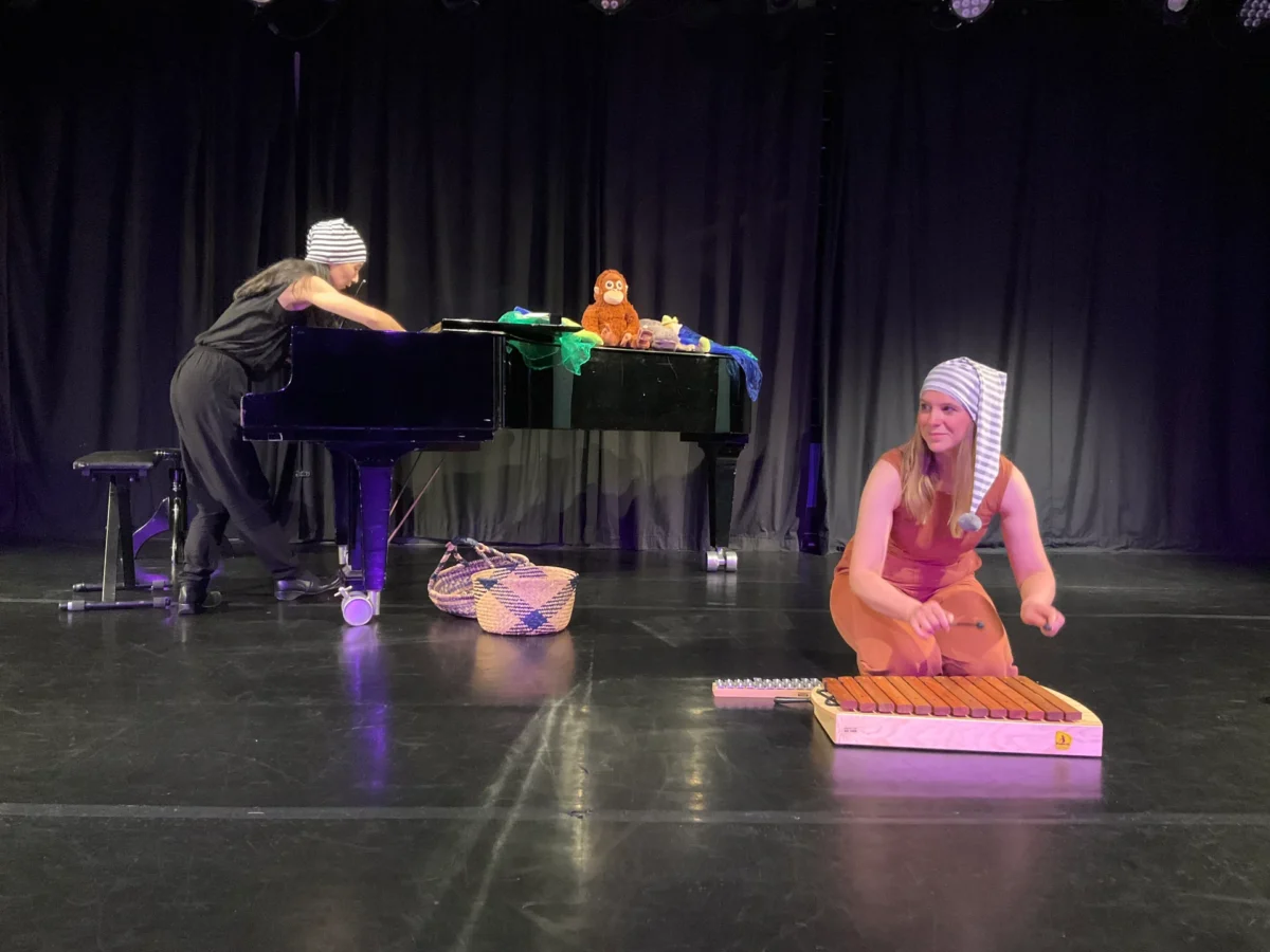 Jennifer Barth und Ayako Ito als „Die Ohrentänzer“ © Die Ohrentänzer